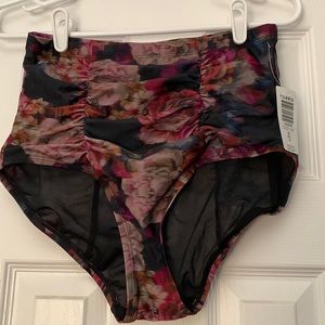 Torrid NWT swim Bikini Bottom Rose Foral M/L 00